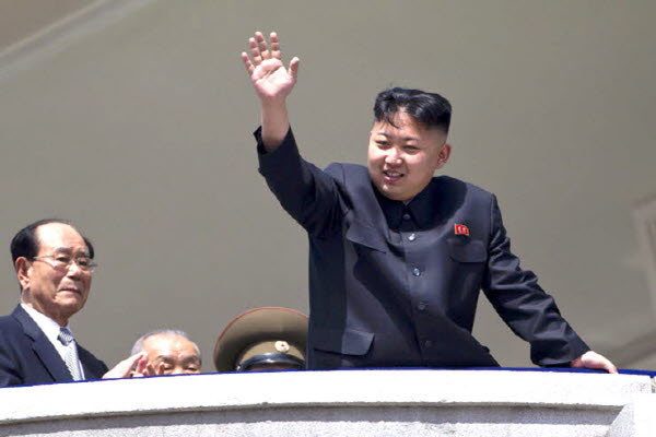 ▲ "야, 나도 해외여행 간다~!" 좋다고 손 흔드는 정은이. 푸틴 러시아 대통령의 초청을 받아들이면 첫 정상회담을 하게 된다. ⓒ北선전매체 보도화면 캡쳐