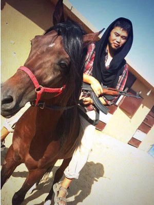 ▲ 브루킹스 연구소 도하센터의 찰스 리스터 연구원이 트위터에 올린 '한국인 IS대원' 사진. 한국인이 맞을까? ⓒ찰스 리스터 트위터 캡쳐