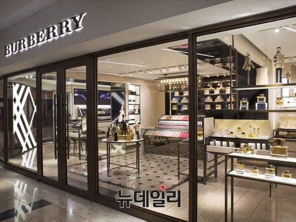 ▲ 지난 15일 코엑스에 오픈한 버버리 뷰티박스 ⓒ퓨어컴 제공
