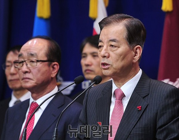 ▲ 18일 오전 서울 용산 국방부에서 병영문화혁신위원회 공동위원장인 한민구 국방부 장관이  22개 병영문화 혁신 권고 과제를 발표하고 있다.ⓒ뉴데일리 정재훈기자