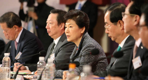 ▲ '경제5단체 초청 해외진출 성과 확산 토론회'에 참석한 박근혜 대통령이 인사말을 하고 있다. ⓒ대한상의