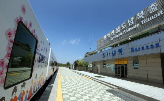 ▲ 코레일이 운영하는 'DMZ-train'이 올해의 히트상품으로 선정됐다.ⓒ코레일