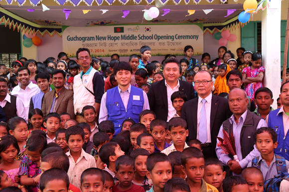 ▲ 현대엔지니어링이 방글라데시 두르가뿔 구초그람에 중학교 '새희망학교'를 준공 기증했다.ⓒ현대엔지니어링