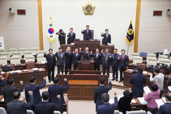 ▲ 경북도의회 원자력안전특별위원회는 19일 ‘원자력해체기술종합연구센터 경북 유치 촉구 결의안‘을 채택했다. ⓒ경북도의회