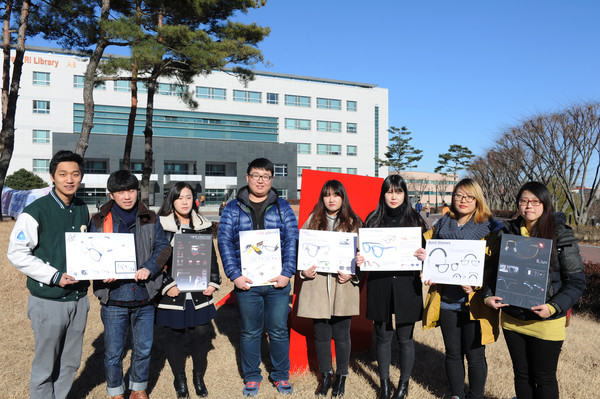 ▲ 제15회 대한민국안경디자인공모전에서 수상한 대구가톨릭대 학생들.ⓒ대가대 제공