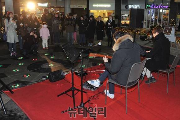 ▲ 공연하는 플리이모드 ⓒ 이종현 사진기자