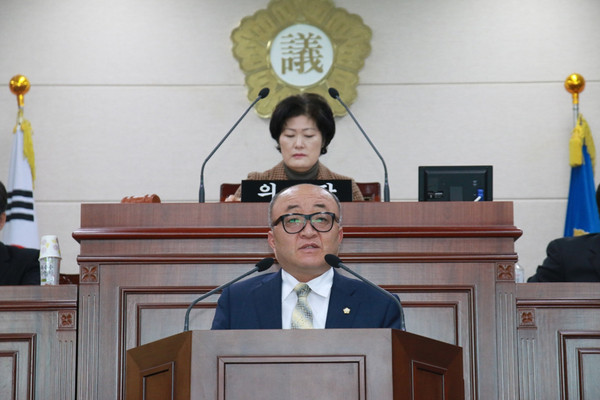 ▲ 5분 자유발언하고 있는 김홍구 의원ⓒ상주시의회 제공