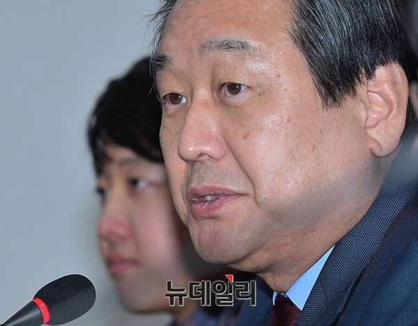 ▲ 새누리당 김무성 대표가 공무원연금 개혁이 사학연금 및 군인연금 개혁으로 확대될 것이라는 주장에 대해 "전혀 고려하고 있지 않다"고 못박았다. ⓒ뉴데일리 정상윤 사진기자