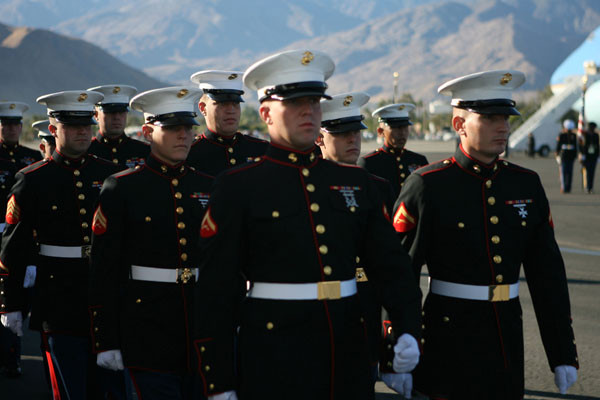 ▲ 美해병대의 백악관 경호부대원. 美해병대는 미국 건국과 비슷한 시기에 창설됐다. 한때는 '대통령 직속 부대'로 일컬어지기도 했다. 현재도 美대통령이 타는 헬기는 '마린 원'이라고 부른다. ⓒ美국방부