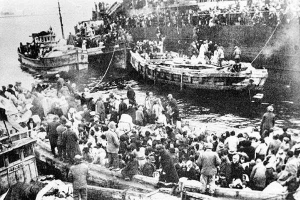 ▲ 1950년 말 흥남철수 당시의 상황. 이들 가운데 국제시장을 키워 온 피란민들도 섞여 있다. ⓒ6.25전쟁 기념사업회 블로그