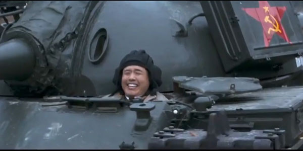 소니 픽쳐스의 영화 '인터뷰' 가운데 탱크를 모는 정은이. ⓒ영화 '인터뷰' 예고편 캡쳐