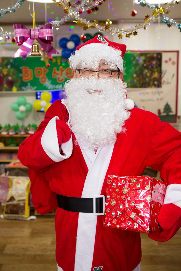 ▲ 산타로 변신한 남유진 구미시장ⓒ구미시 제공