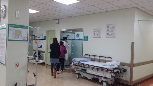 ▲ ⓒ뉴데일리 오열하는 유가족 모습(동남권 원자력 의학원)