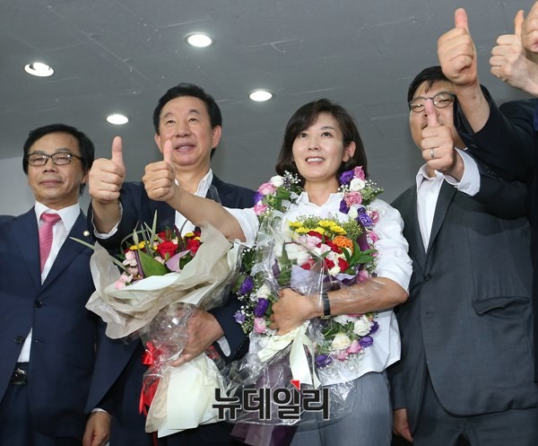 ▲ 7.30 서울 동작을 보궐선거에 출마한 새누리당 나경원 후보가 정의당 노회찬 후보를 누르고 승리를 거머쥐었다. 30일 오후 11시 개표 결과 나경원 후보는 49.9%(3만8,311표)를 얻어 당선을 확정지었다. 반면 노회찬 후보는 48.7%(3만7,382표)를 얻었다.ⓒ뉴데일리