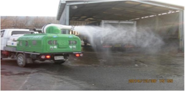 ▲ 사진은 지난해 12월 대구시에서 축산물도매시장 도축장에 대한 소독을 실시하는 모습.ⓒ대구시 제공