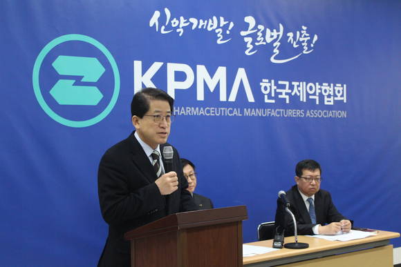 ▲ 2014년 12월 10일 제약협회 4층 회의실에서 허가-특허연계제도 관련 기자간담회를 개최했다.ⓒ제약협회