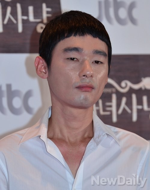 ▲ 종편 JTBC에서 간판으로 활약중인 허지웅은 영화  관람열기에 "토 나온다"고 이죽거렸다.ⓒ 뉴데일리