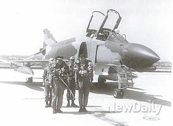 ▲ 대한민국 최초의 F-4D 팬텀 전투기 모습(1969년 8월 29일). 우리가 첫 도입한 팬텀의 기종은 D형이다. 이후 E형도 추가도입해 오늘날 까지 운용한다. ⓒ공군