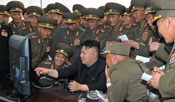 ▲ "이게 소니 맞지? 오바마가 우리가 해킹한 걸 알겠냐?" 하지만 김정은의 판단이 착각으로 드러나는 데는 그리 긴 시간이 필요하지 않았다. ⓒ北선전매체 보도화면 캡쳐