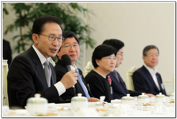 ▲ 자원외교 국정조사 문제를 둘러싸고 새정치민주연합이 이명박 대통령의 출석을 요구하자 새누리당에서는 노무현정부에서 2인자였던 문재인 의원도 출석하라는 비판이 나오고 있다. ⓒ뉴데일리DB