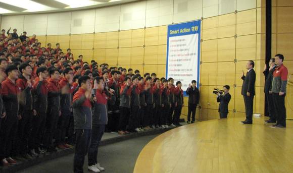 ▲ 한미약품 국내사업부 임직원들이 지난 2일 천안 교육장에서 CP정착과 창조영업에 대한 굳은 의지를 다짐하고 있다.ⓒ한미약품