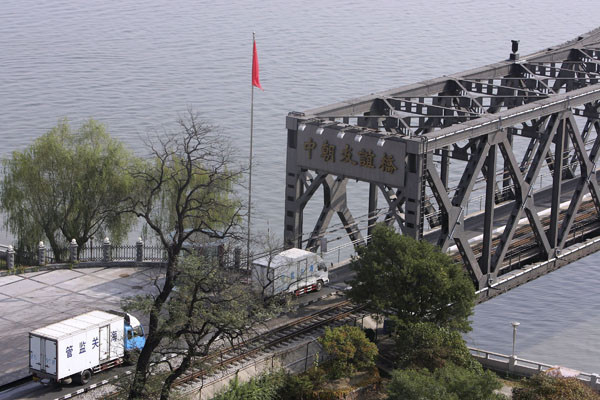 ▲ 북한군 탈영병이 조선족 중국인 4명을 살해한 사건이 中매체들에 의해 보도되면서 향후 중국과 북한 국경의 검문검색이 강화될 것으로 보인다. ⓒ中-北국경. 대기원시보 보도화면 캡쳐