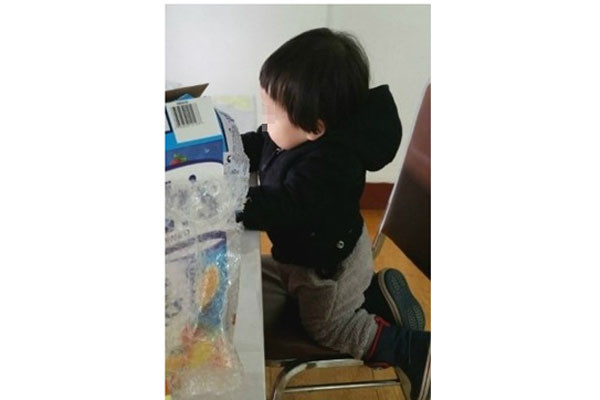 ▲ 10대 장애인이 3층 밖으로 던져 살해한 2살 짜리 아기. 하지만 복지관 관리 측이나 구청은 아무런 사과도 책임도 지지 않고 있다. ⓒ피해자 블로그 캡쳐