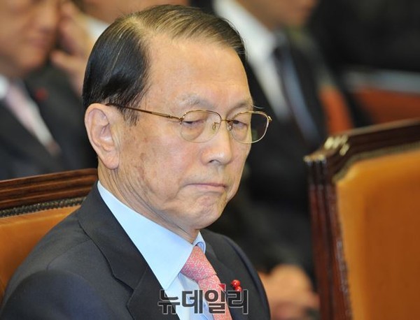 ▲ 9일 국회 운영위원회에 출석한 김기춘 비서실장. ⓒ뉴데일리 이종현 기자