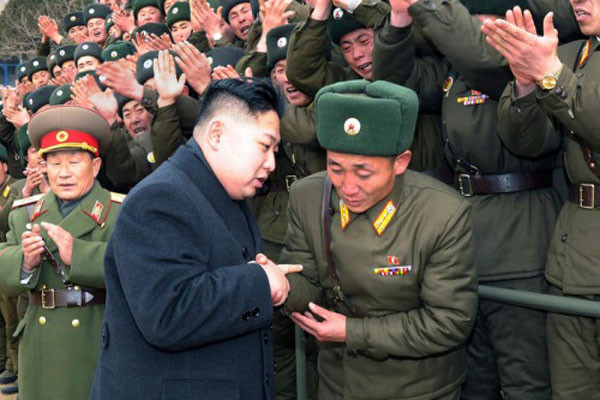 ▲ "너 아프리카에서 누가 나 아느냐고 물어보면 '김정은 개새끼' 그래, 알았지?" 미국의 대북제재가 실행되자 아프리카에서는 벌써 반응이 나오고 있다. ⓒ北선전매체 보도화면 캡쳐.