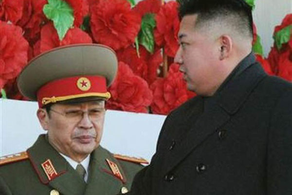 ▲ 장성택과 김정은. 장성택 처형의 진실은 무엇일까. ⓒ北선전매체 보도화면 캡쳐