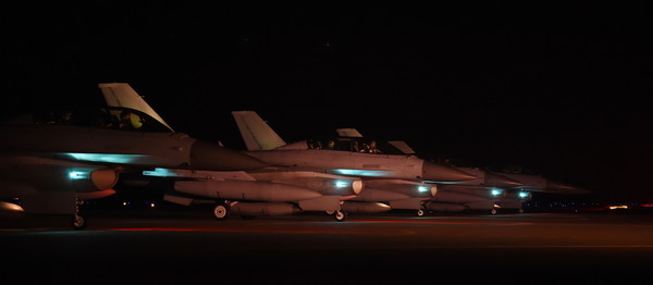 ▲ 2014년 태평양 횡단을 위해 서산기지에서 출격을 앞둔 KF-16D.ⓒ공군