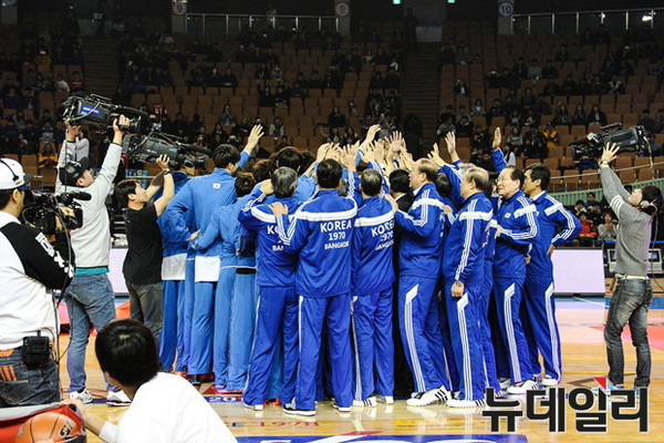 ▲ 역대 아시안게임 메달리스트가 모두 잠실에 모였다.ⓒ프로농구연맹