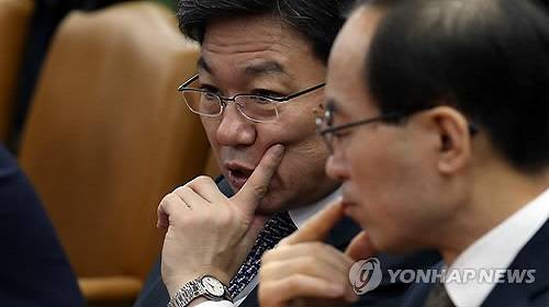 ▲ 에너지 주무부처인 윤상직 산업통상부 장관이 전기요금인하를 놓고 고민을 거듭하고 있다ⓒ