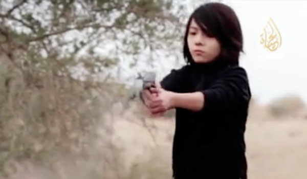 일부 매체는 이 소년이 카자흐스탄에서 ISIS의 소년병 훈련을 받았다고 주장했다. ⓒ알 하얏트 미디어 캡쳐