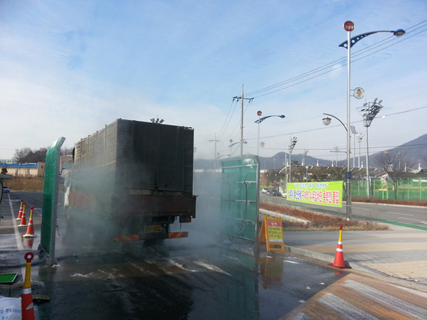 ▲ 상주시 축산단체가 관내 구제역·AI유입차단에 총력을 기울이고 있다.ⓒ상주시 제공