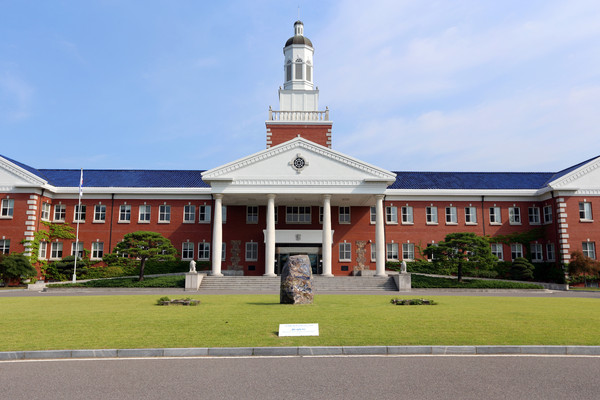 ▲ 계명대 본관 전경ⓒ계명대 제공