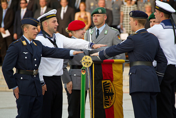 ▲ 국기에 대한 맹세를하는 독일연방군.ⓒ독일연방군