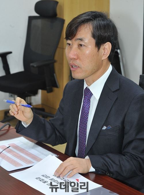 ▲ 15일 서울 여의도 국회의원회관 제4간담회실에서 종북세력의 야권연대 이용을 설명한 새누리당 하태경 의원. ⓒ뉴데일리 이종현 기자