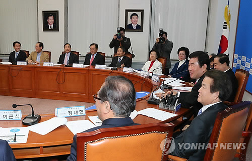 ▲ 새정치민주연합 국정자문회 소속 위원들이 16일 국회에서 첫 회의를 열고 있다.ⓒ연합뉴스