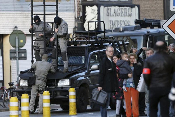 ▲ 벨기에 대테러 당국은 16일(현지시간) 독일 접경 공업도시인 '베르비에'에서 테러를 저지르려던 무슬림 살라피스트 무장조직을 급습, 2명을 사살하고 1명을 체포했다. 동시에 여러 곳에서 무슬림 테러조직을 급습해 15명을 검거했다. ⓒspecial ops.org 관련 화면 캡쳐