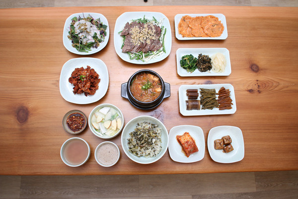▲ 고령군이 농가맛집 사업의 일환으로 추진 중인 ‘농가맛집 참살'이 상차림ⓒ고령군 제공