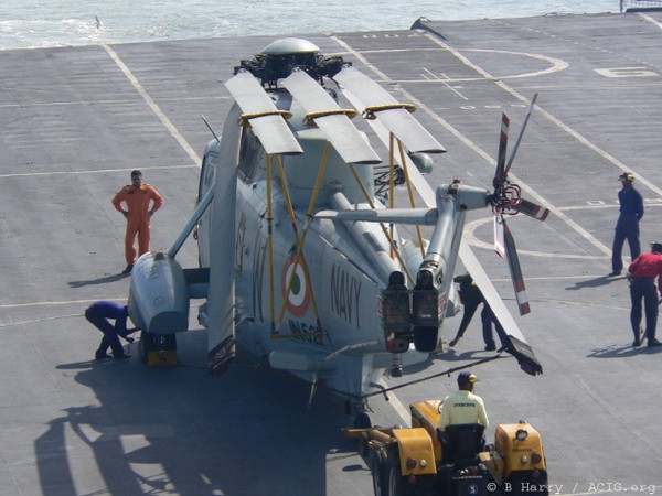 ▲ 함정 운용헬기의 로터가 접힌 모습.ⓒ인도해군