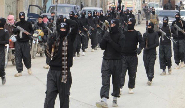▲ 이라크의 한 도시를 점령한 뒤 시가행진을 하는 테러조직 ISIS 조직원들. ⓒ이란 관영 프레스TV 보도화면 캡쳐
