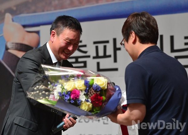 ▲ 사진은 지난해 5월20일 허정무 부총재가 자전 에세이 '도전하는 이는 두려워하지 않는다'를 내고 개최한 출판기념회 현장이다.ⓒ뉴데일리 정상윤 사진기자