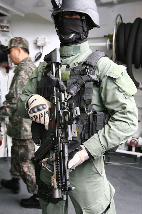 ▲ 아덴만 여명작전 1주년(2012년) 기념식에서  당시 복장을 입고있는 해군 UDT/SEAL 대원.ⓒ뉴데일리 순정우 기자
