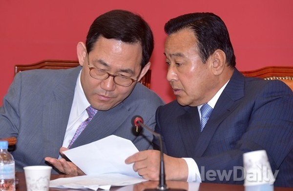 ▲ 새누리당 이완구 원내대표(오른쪽)와 주호영 정책위의장.ⓒ뉴데일리