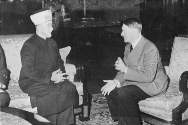 1941년 히틀러와 만나 '유대인 말살정책'을 논의하는 하즈 아민 알 후세이니. ⓒ해외 전쟁사 관련 사이트 캡쳐