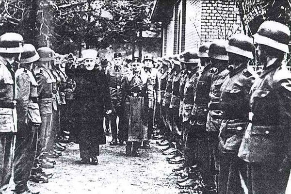 ▲ 나치 SS친위대를 사열하는 하즈 아민 알 후세이니. ⓒ해외 전쟁사 관련 사이트 캡쳐