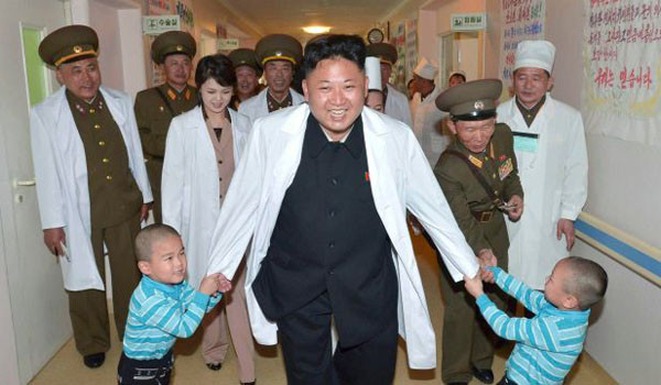 ▲ "얘들아, 잠깐만…. 설마 할아버지한테 가는 건 아니지?" 김정은이 한국과 미국을 넘어 이스라엘에게까지 히스테리를 부리고 있다. 이런 김정은의 행태는 장기적으로 '자살'을 초래할 수 있다. ⓒ北선전매체 보도화면 캡쳐