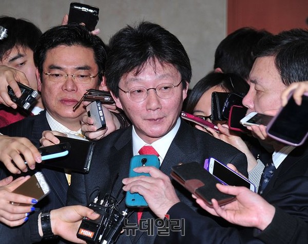 ▲ 새누리당 유승민 의원이 27일 국회 정론관에서 원내대표 출마를 공식 선언하고 있다. ⓒ뉴데일리 정재훈 기자